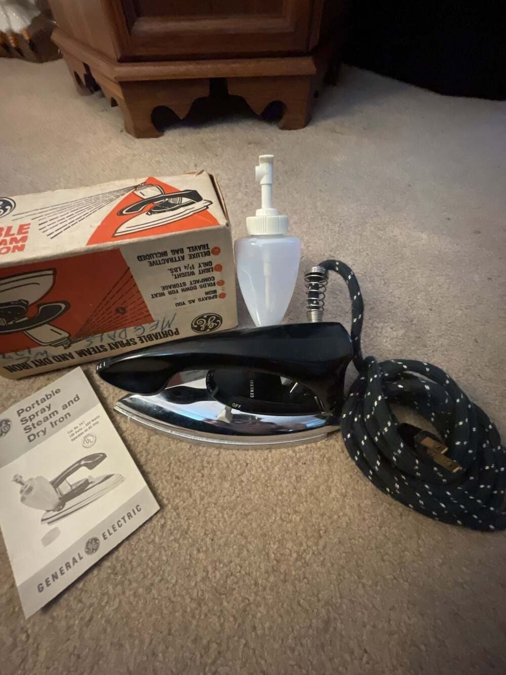 Vintage General Electric GE Portable Spray Steam and Dry Iron Model F47 with Ori - Picture 2 of 6
